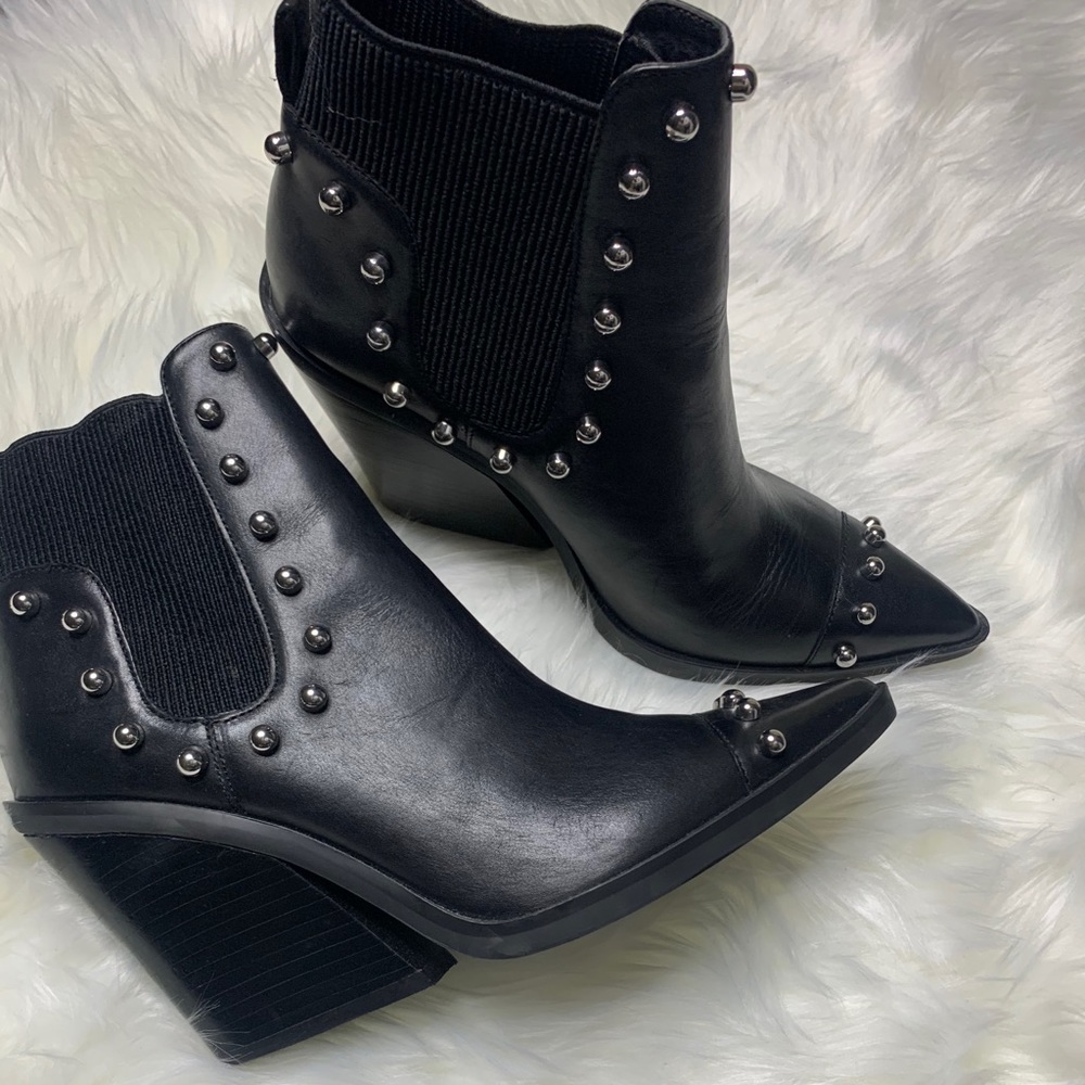 NINE WEST STUDDED BOOTIES